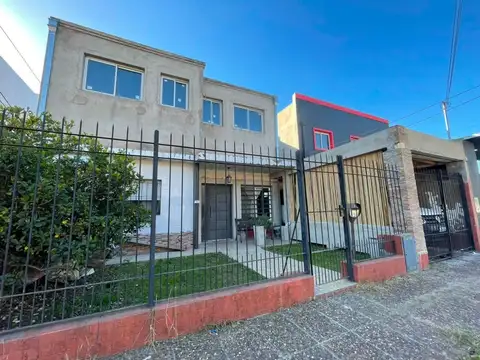 Castelar Norte, Casa minimalista a terminar de 7 ambientes