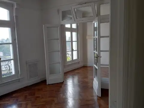 Departamento de 4 AMB. con dependencia + otro departamento