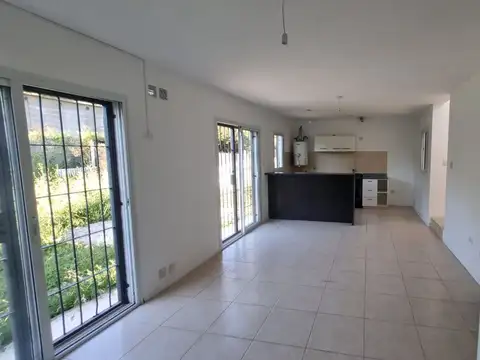 Casa 3 ambientes con 1 baño