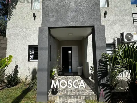 Casa en Venta con 3 cocheras