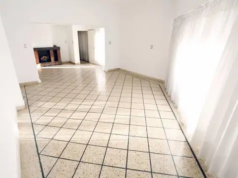 Avenida Crisólogo Larralde al 6100