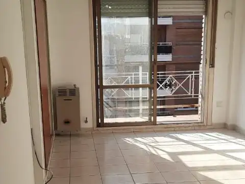 Departamento en Alquiler en Castelar, $ 340.000