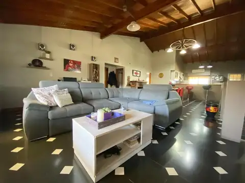 Casa en Venta con 3 cocheras