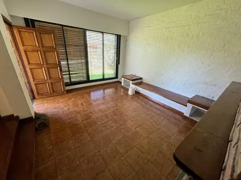 Casa 5 ambientes con 4 baños
