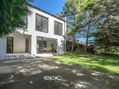 Casa en alquiler en Pinamar a 3 cuadras del mar