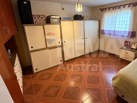 Casa 5 ambientes con 2 baños