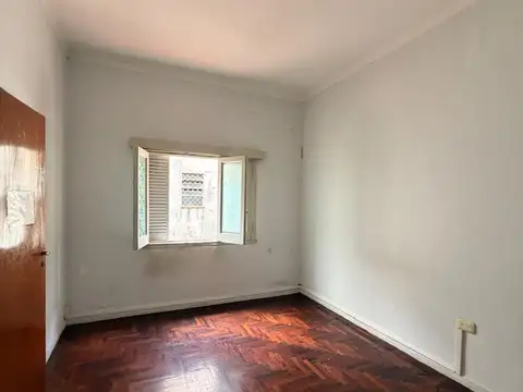 Departamento tipo casa en alquiler en Villa Lugano