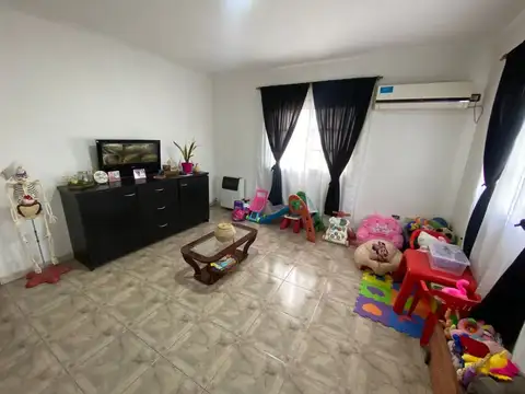 CASA 4 AMBIENTES EN VENTA CON LOCAL EN  BERISSO