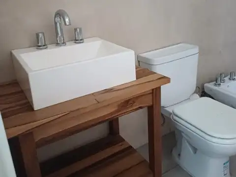 Casa 4 ambientes con 2 baños