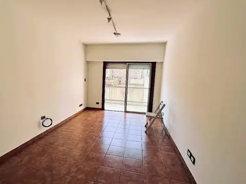 Mariano Acosta 100, Piso 1