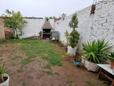 Casa 2 ambientes con 1 baño