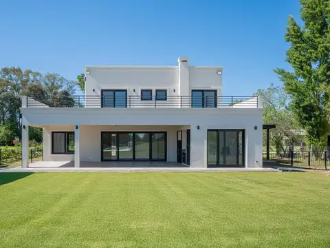 CASA VENTA A ESTRENAR AL GOLF MEDAL C.C.  GBA Norte - 4 Ambientes