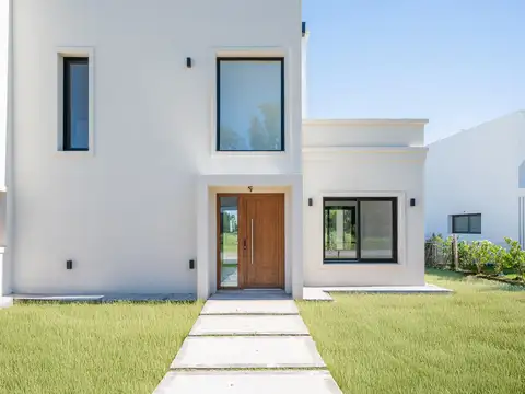 Casa 4 ambientes con 2 baños