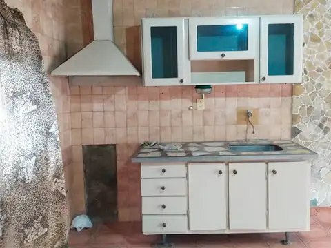 Casa 7 ambientes con 2 baños