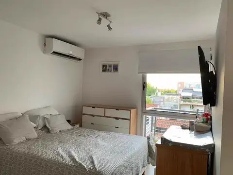 Monoambiente con terraza privada en Castelar Sur  mts de la estacion.