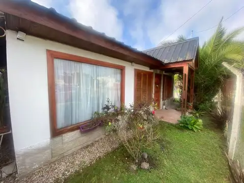 VENTA DOS CASAS EN BLOCK CON COCHERA PUNTA MOGOTES