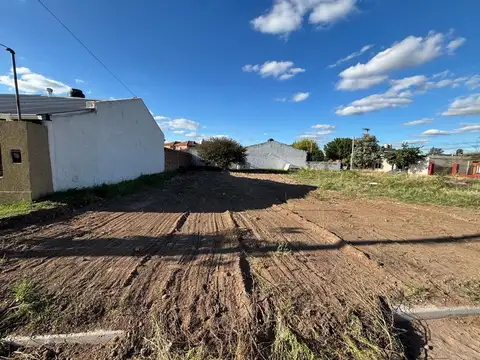 Terreno en Cavero entre R. Pereyra y Sergio Lopez