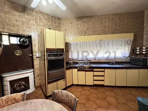 Casa venta sarandi 3 ambientes con garage y terraza