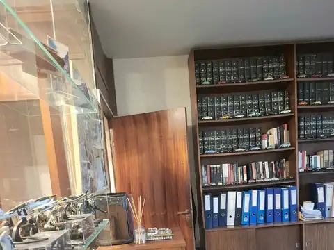 EXCELENTE OFICINA AL FRENTE / CON COCINA Y BAÑO INDEPENDIENTES/ A METROS DE AV. CORDOBA Y AV.CALLAO