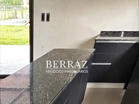 Casa en Venta con 4 cocheras