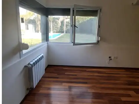 Casa en Alquiler con 1 cochera
