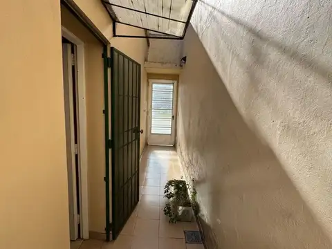 Depto Tipo Casa en Venta en Villa del Parque, USD 135.000