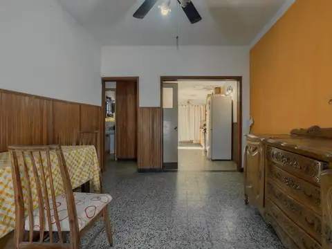 Casa en venta barrio alberdi 2 dormitoiros cochera patio parrillero amplio luminoso