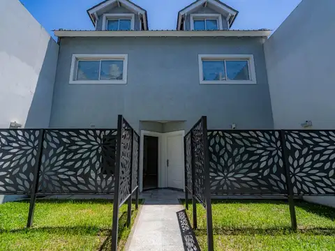 VENTA TRIPLEX 5 AMBIENTES CIUDAD MADERO PATIO