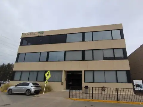 Retasadas! Oficinas en Fisherton Plaza