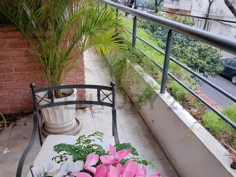 Venta Departamento 4 ambientes Tipo Casa + Habitación de Servicio + Balcón + Patio + Quincho + Parri