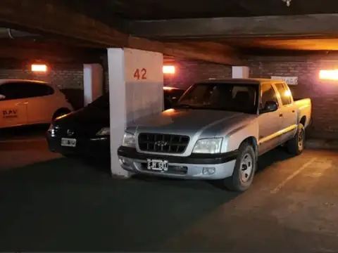 Cochera en venta a pasos de Plaza Colon, seguridad 24hs