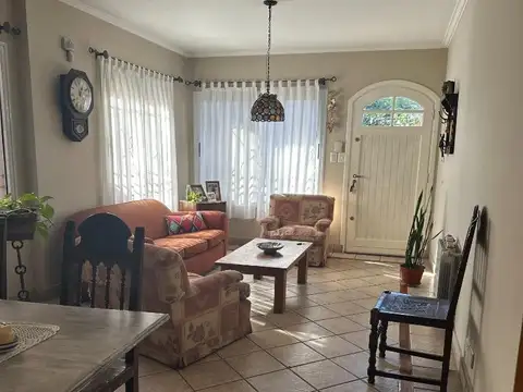 Casa con 4 dorm, parque libre y pileta - Monte Grande