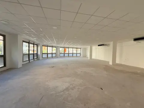 Oficina Monoambiente con 8 baños