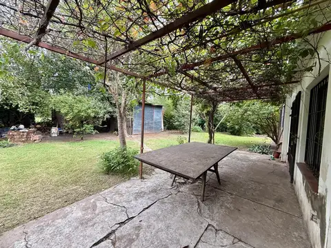 Casa 6 ambientes con 2 baños