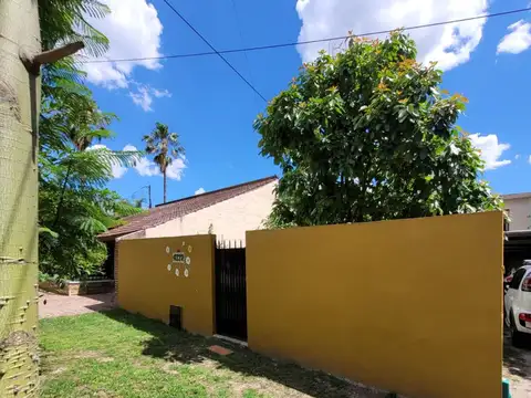 CASA EN LOTE PROPIO CON PARQUE Y PARRILLA