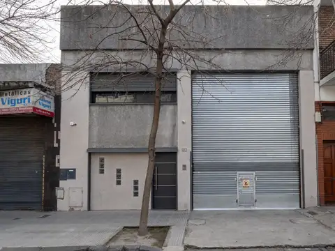 GALPON EN VENTA EN CABALLITO CON OFICINAS.