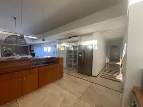 Casa en Alquiler Temporal con 2 cocheras