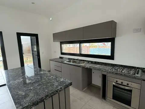Casa en Venta en Pilar del Este - San Ramiro, USD 189.000