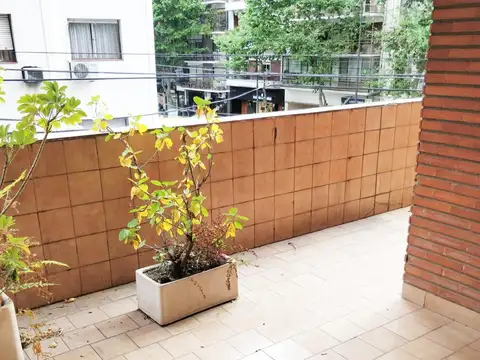 4 ambientes con dependencia , en Beruti y Pueyrredón