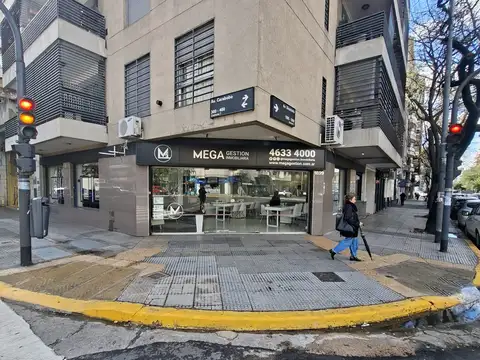 Local en venta Esquina PB 280m2,  pb 138m2 oficina 1er piso 47m2 y sotano 98m2 Flores