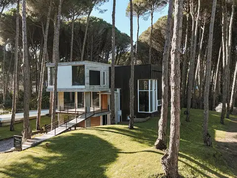 Casa en venta en Carilo barrio Constancia