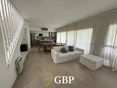Casa 5 ambientes con 3 baños