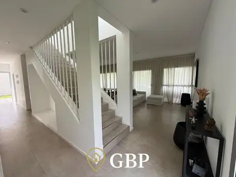 Casa en Alquiler de 4 dormitorios