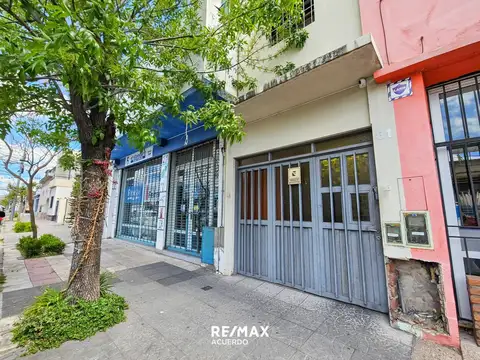 VENTA CASA 3 DORMI. COCHERA PATIO AV. SAVIO 