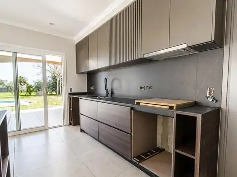 Casa en Venta con 8 cocheras