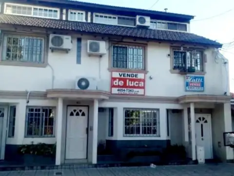 DEPARTAMENTO DE 2 AMBIENTES EN DUPLEX.