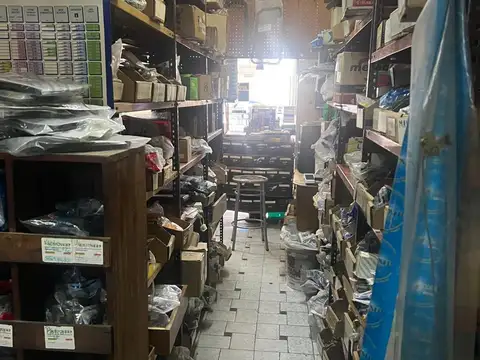 LOCAL CON DEPOSITO FUNCIONANDO VENTA DE AUTOPARTES Y REPUESTOS FIAT EN EXCELENTE ZONA