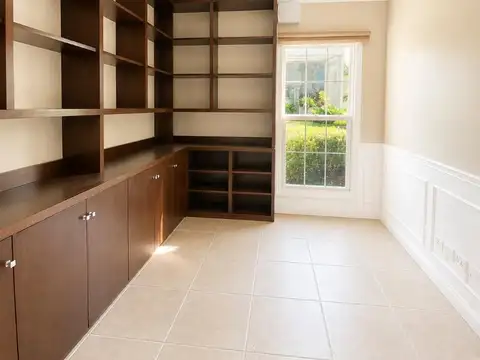 Casa en Venta con 5 cocheras