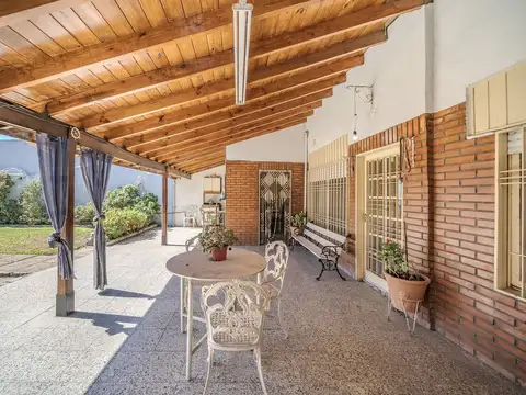 VENTA CASA 3 AMB C/ JARDIN-TALLER- VILLA BOSCH