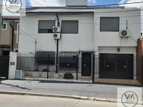 CASA 4 AMBIENTES -2 COCHERAS -William C. Morris, Hurlingham